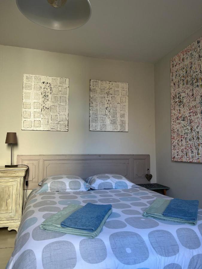 Chambre Paisible Dans Une Ancienne Batisse Renovee Issigeac Екстериор снимка